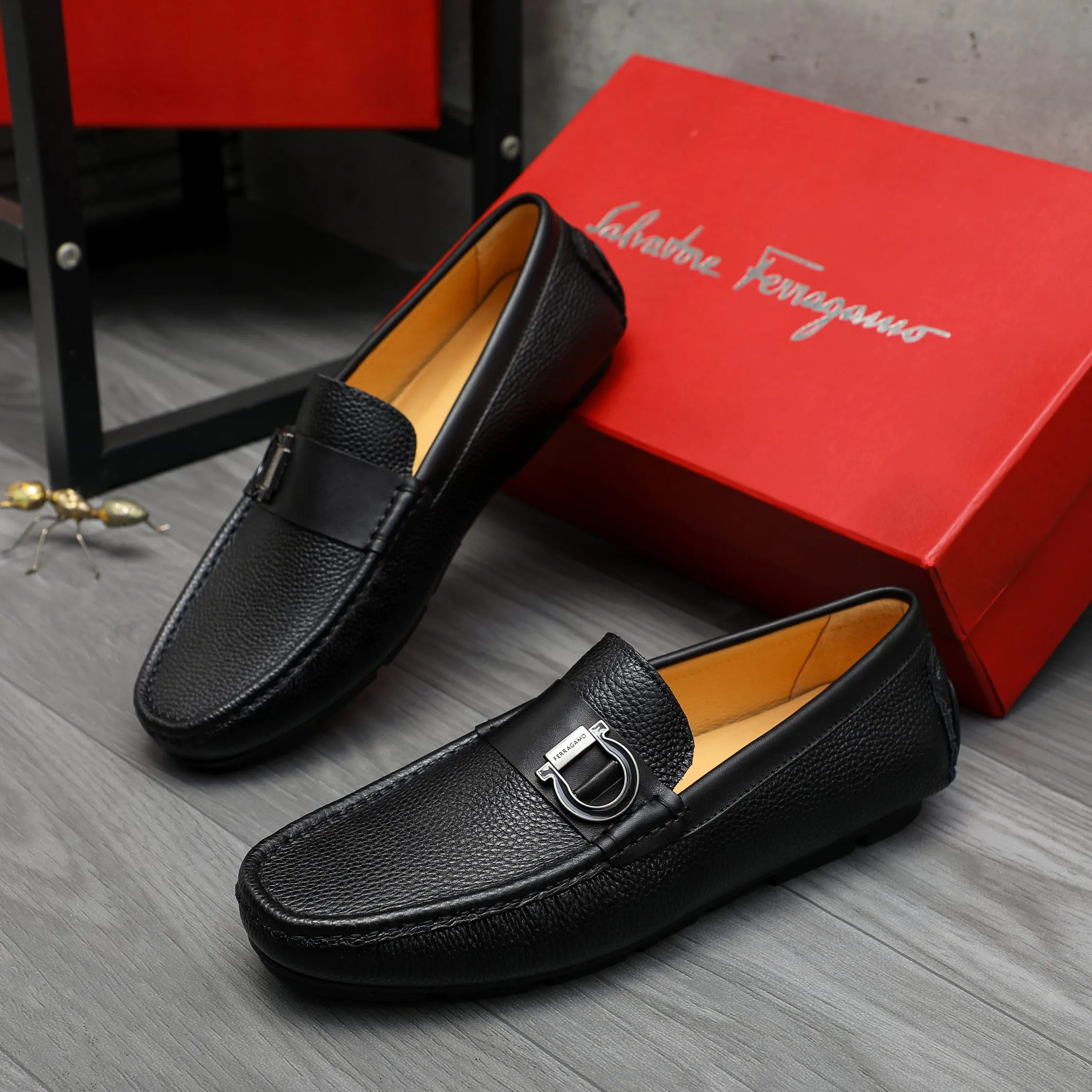 Men's shoes 💰p380 Product trademark: Ferragamo " Ferragamo ] Casual slip-on men's shoes Regular size: 38-45 Product material: Selected pebbled cowhide upper, pigskin lining, rubber outsole